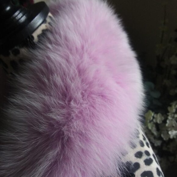 New PINK real FOX Fur scarve collar-lined on back-only one in this lovely color! - Picture 2 of 2